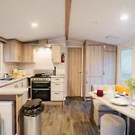 Beautiful 3bed Caravan On Windermere - On White Cross Bay 아파트