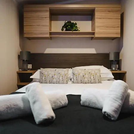 Beautiful 3bed Caravan On Windermere - On White Cross Bay