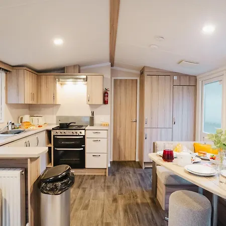 Beautiful 3bed Caravan On Windermere - On White Cross Bay Apartman